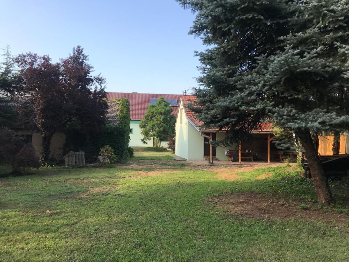 Pb Urban Garden Stay With Secured Parking Sremska Mitrovica Luaran gambar