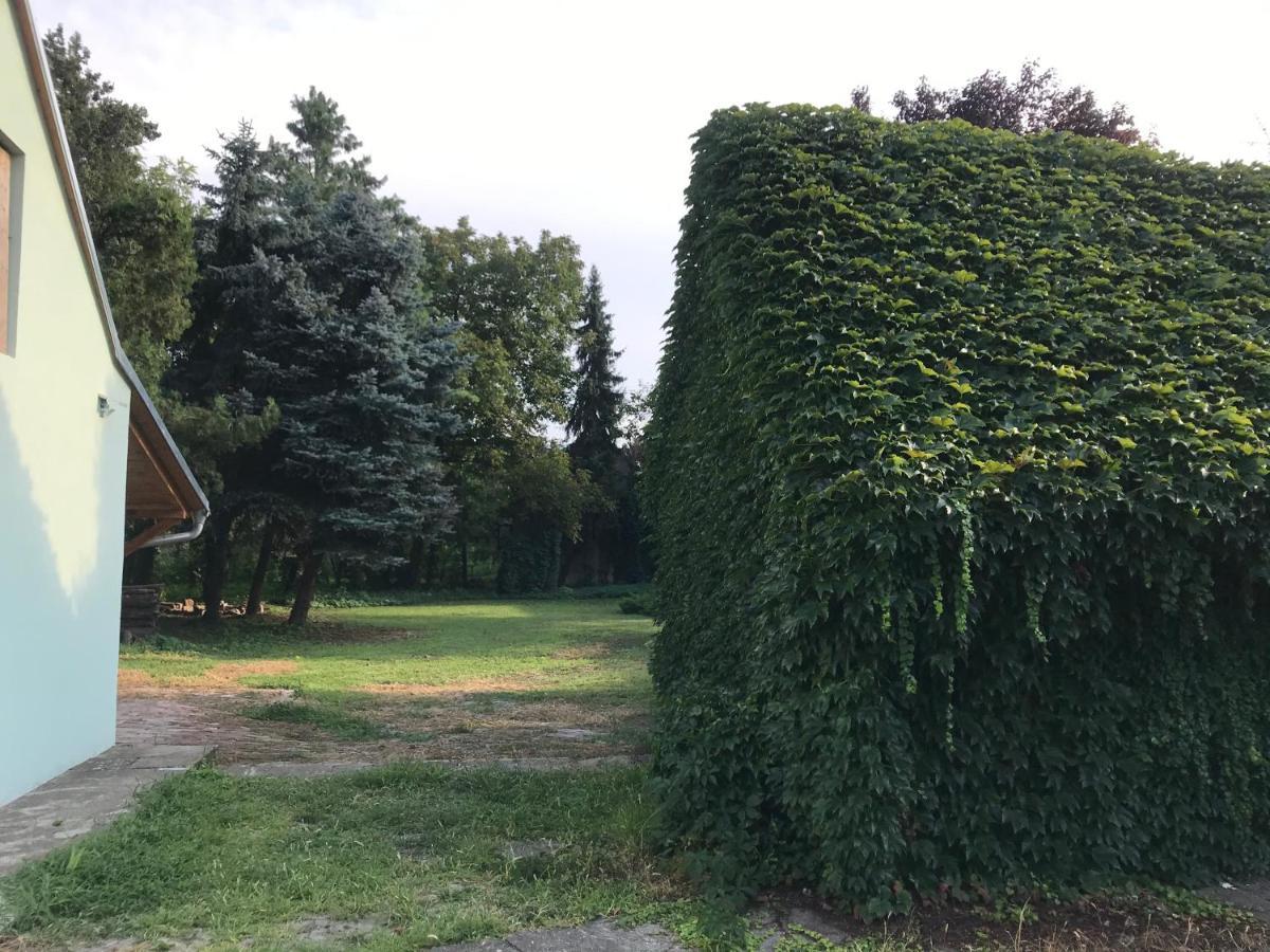Pb Urban Garden Stay With Secured Parking Sremska Mitrovica Luaran gambar