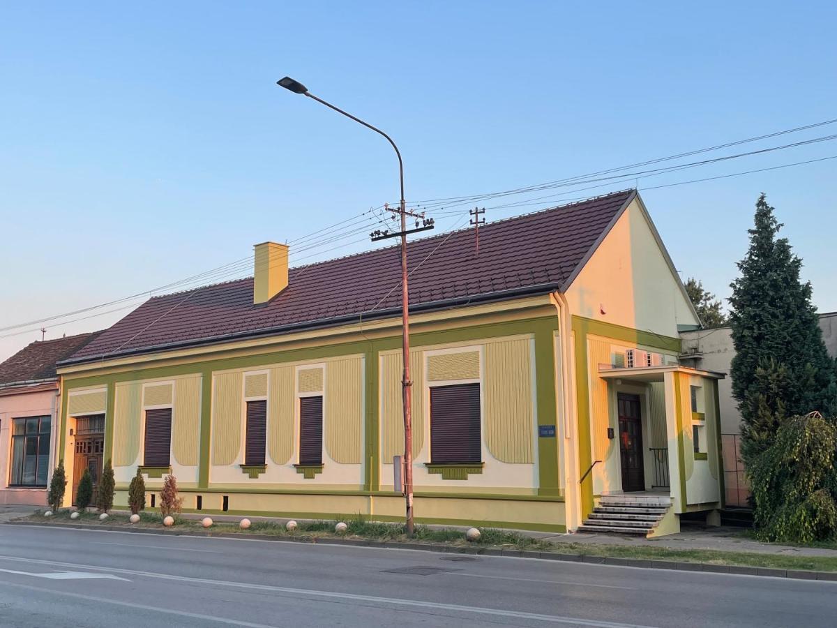 Pb Urban Garden Stay With Secured Parking Sremska Mitrovica Luaran gambar