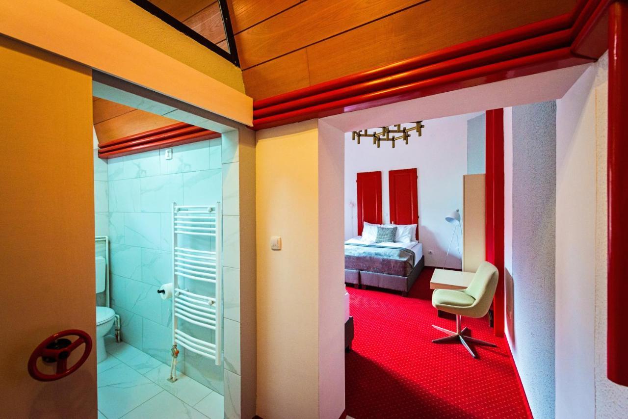 Pb Urban Garden Stay With Secured Parking Sremska Mitrovica Luaran gambar