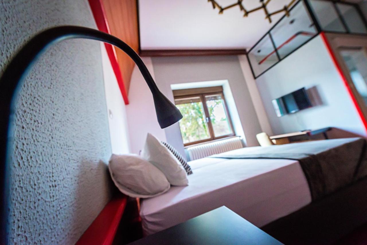 Pb Urban Garden Stay With Secured Parking Sremska Mitrovica Luaran gambar
