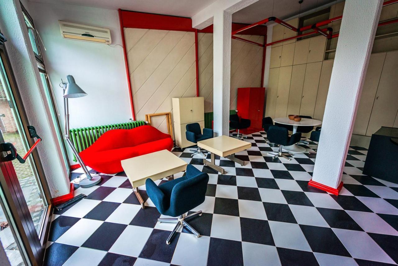 Pb Urban Garden Stay With Secured Parking Sremska Mitrovica Luaran gambar