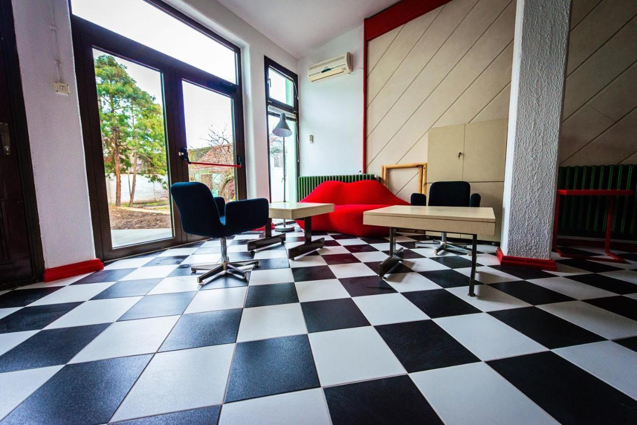 Pb Urban Garden Stay With Secured Parking Sremska Mitrovica Luaran gambar