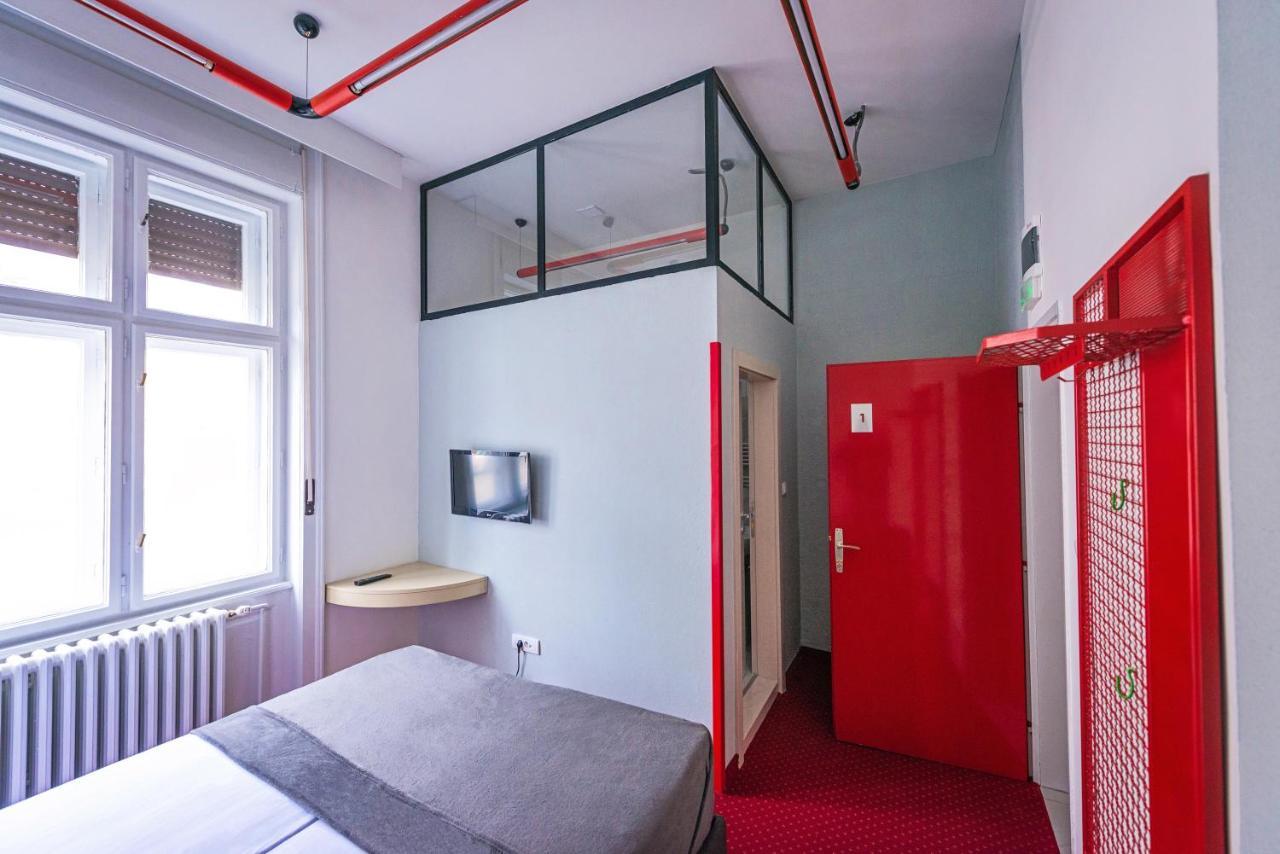 Pb Urban Garden Stay With Secured Parking Sremska Mitrovica Luaran gambar